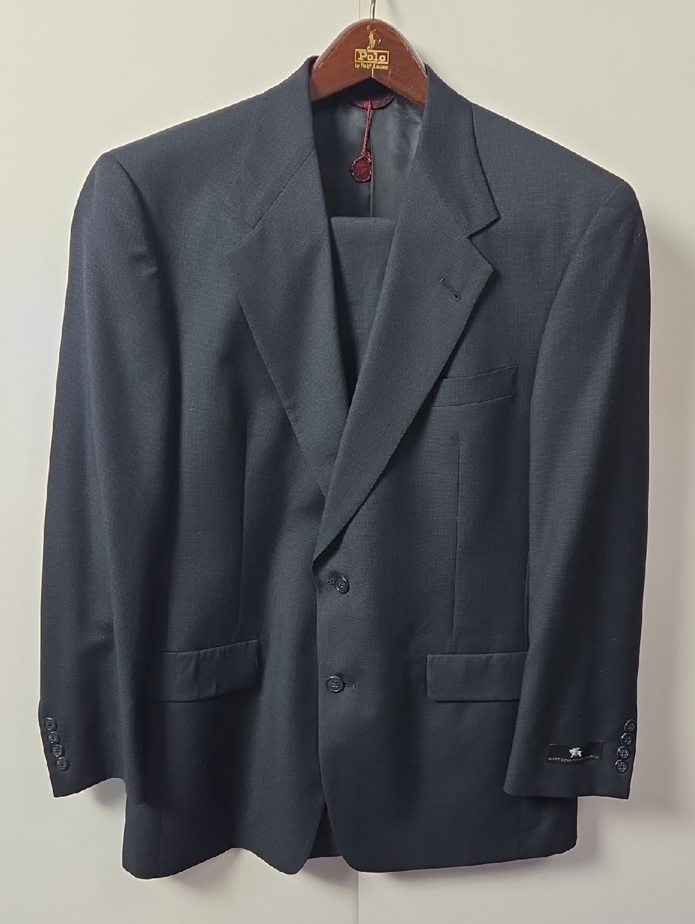 Hart Schaffner Marx Men's Chicago Fit 100% Merino Wool  Two-Button Suit 40R/34